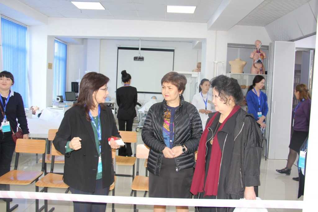 На чемпионат по "медицинскому и социальному уходу" приехали Ляззат Жылкыбаева и Вера Цзин
